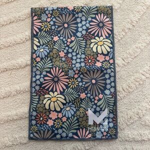 Mission Cooling Towel Floral Pattern 10 x 33